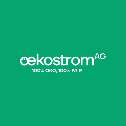 Logo der oekostrom AG auf grünem Hintergrund mit dem Text 
